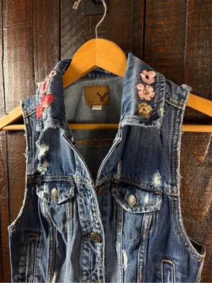 American Eagle Floral Embroidered Distressed Denim Vest XS thumbnail 3