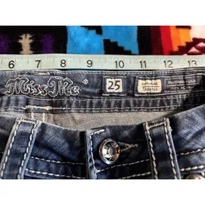 Miss Me Straight Cropped Denim Jeans Embroidered/Gems Logo Size‎ 25 Low Rise thumbnail 5