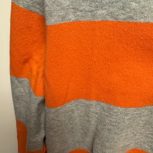 Tommy‎ Hilfiger Orange and Gray V-Neck Sweater thumbnail 5
