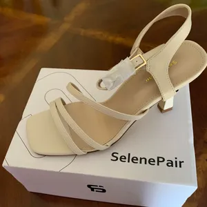 Sandals Size 8 thumbnail 1