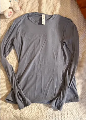 Lululemon top thumbnail 1