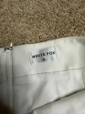 White‎ Fox White Mini Skirt Hook & Eye Front Skirt Size Medium thumbnail 2