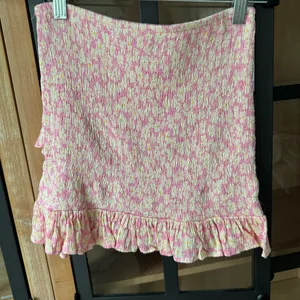 Zara smocked floral mini skirt ruffle ruched wrap high rise stretchy thumbnail 4