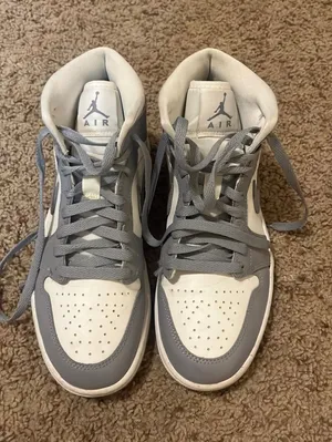 Air Jordan’s Gray Size 8 thumbnail 1