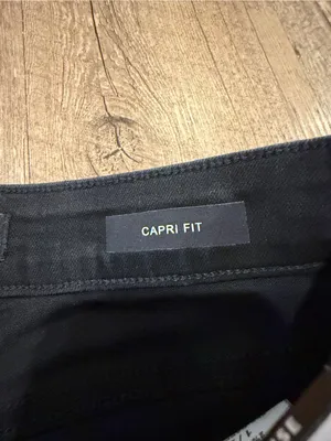 NWT Judy Blue Mid Rise Black Capris thumbnail 5