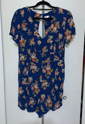 Floral romper Size XL thumbnail 1