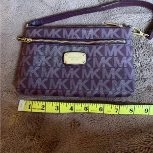 Michael Kors Jet Set Large Signature Wristlet Maroon. thumbnail 7