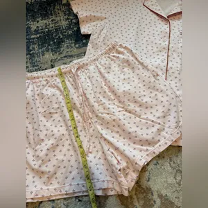 Uniqlo Light Pink Short Pajama Set with Small Floral Print thumbnail 2