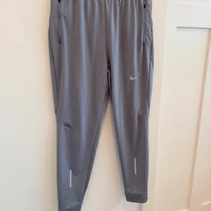 Nike Dri Fit Women's Gray Running Joggers Elastic Waist Draw Strings Size Medium thumbnail 3
