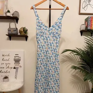 Charlie Holiday Blue Floral Midi Dress V Neck Sleeveless Slip Dress S NWT thumbnail 4