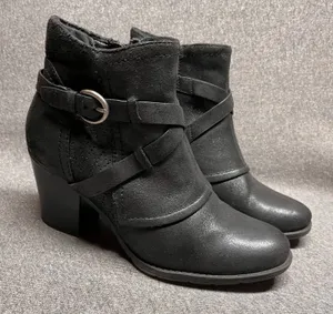 Bare‎ Traps Launa Black Faux Leather Buckle Ankle Boots Women's Size 6M thumbnail 1