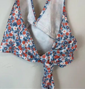 Altar'd State | Colorful Ditsy Floral Tie Back Cropped Halter Top Size XS thumbnail 3