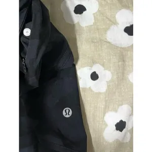 Lululemon black camo shorts thumbnail 4