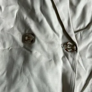 Cream blazer with shoulder pads Size M thumbnail 3