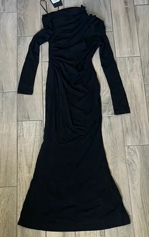 Lamarque Black Asymmetrical Long Sleeve Gown thumbnail 1