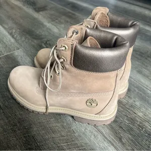 Timberland Classic 6” Premium Satin Taupe Boots Size 7.5 Anti-fatigue Lace Up thumbnail 7