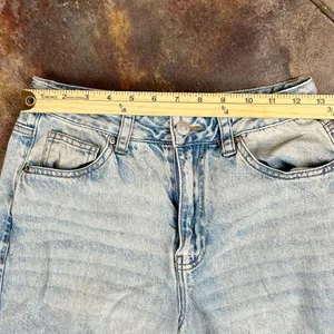 Forever 21 Baggy Distressed Denim Jeans 25 thumbnail 4