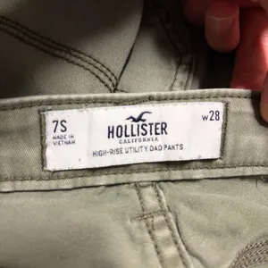 Hollister high-rise Olive Utility cropped green hiking y2k pockets Pants size 30 thumbnail 2