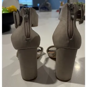 Nicole Miller New York Beige Block Heel Sandals Size 7.5 Ankle Strap Open Toe... thumbnail 5