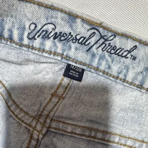 Universal Thread Light Wash Relaxed Men’s Jeans thumbnail 6
