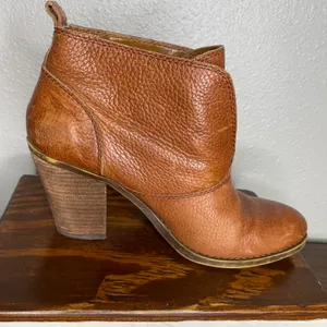 Lucky Brand Ehllen Distressed Tan Ankle Boots Size 8.5 thumbnail 2