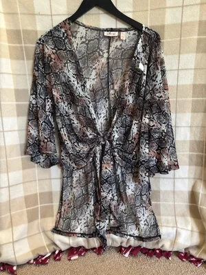 Willow root snake skin print Tie-Front 3/4 Sleeve Blouse size m thumbnail 1
