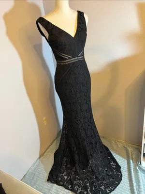 Lulu's Black Lace V-Neck Maxi Dress thumbnail 2