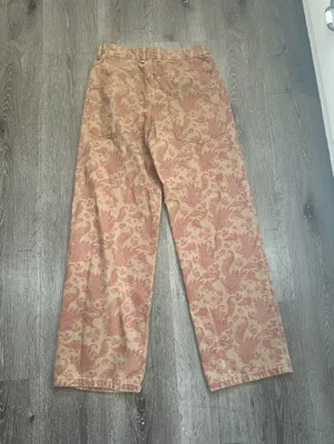 Zara Floral Damask High-Rise Pants in Rose and Beige thumbnail 3