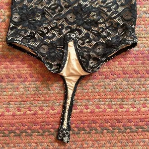 Gbg Los Angeles Black & Cream Lace Thong Bodysuit thumbnail 2