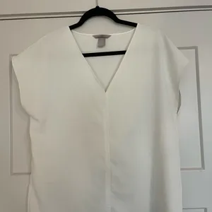 H&M White Sleeveless Top thumbnail 1