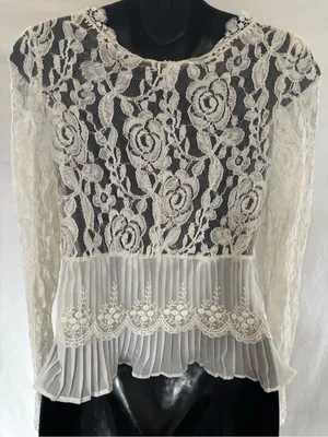 Lace Button thumbnail 3