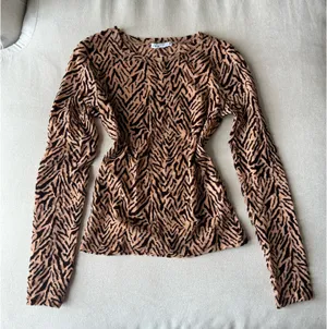 ZARA Zebra Top thumbnail 1