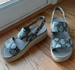 Crocs Brooklyn Low Wedge Sandals Snakeskin Platform Wedge Comfy - Size 7 thumbnail 1