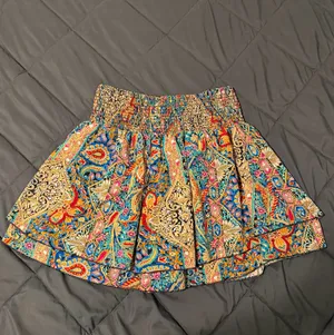 Set of 2 SHEIN CURVE Paisley Printed Flounced Layered Shorts Size 1XL thumbnail 3