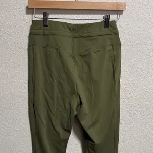 Halara Olive Green High‎ Waisted Drawstring Joggers Petite Small Tapered Pants thumbnail 8