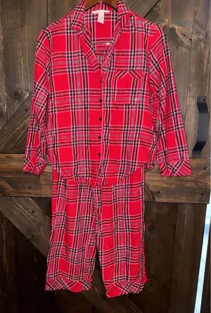 Victoria's Secret Women's‎ XS Pajama Set Red Plaid Long Sleeve EUC thumbnail 1