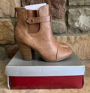 NEW IN BOX Classic Heel Booties Size 7.5 thumbnail 1