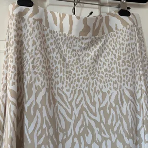 Chico’s Size 2 White‎ Tan Animal Print Maxi Skirt Slit Pull On Chicos Size Large thumbnail 4