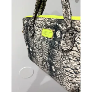 Marc Jacobs Bag Laptop Sleeve Pretty Nylon Fluoro Green Neon Snake Print 16x11"‎ thumbnail 2
