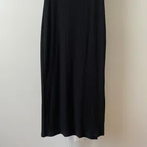 REVIR Ribbed Office Siren Clean Minimalist Deep Scoop Neck Midi Dress S Black thumbnail 3