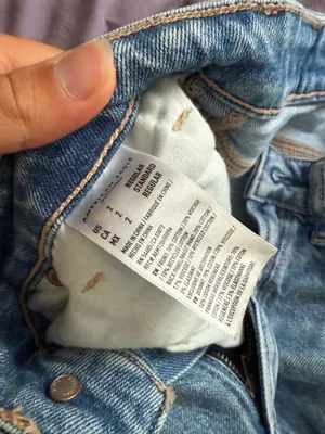 American Eagle Strigid Mom Jeans Distressed thumbnail 4