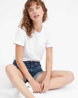 Everlane Classic Vintage Dark Blue Wash Raw Hem Mid-Rise Relaxed Denim Shorts thumbnail 3