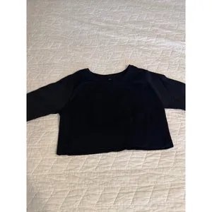 Offline by Aerie Cropped‎ long sleeve top size medium thumbnail 2