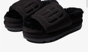 UGG Maxi Graphic Slide Platform Black Slippers Size 8 thumbnail 3