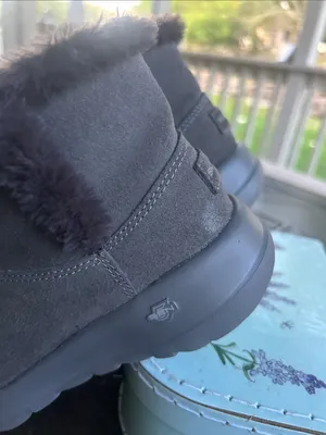 Skechers air cooled on the go goga faux fur lined booties size 6.5 M ladies thumbnail 3