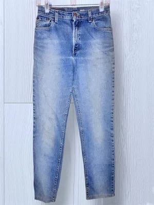 LEVI’S 550 Women’s Relaxed Fit Tapered Leg Jeans - Light Wash Vintage Denim thumbnail 3