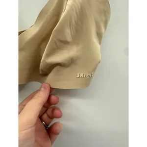 SKIMS Fits‎ Everybody Plunge Bra Womens S Sand Beige Wireless Seamless Comfort thumbnail 2
