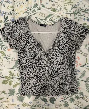 Brandy Melville short sleeve T shirt thumbnail 1