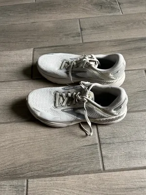 Brooks White and Gray Women's Running Sneakers thumbnail 2
