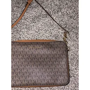 Michael Kors Jet Set Signature Brown Crossbody Bag thumbnail 3
